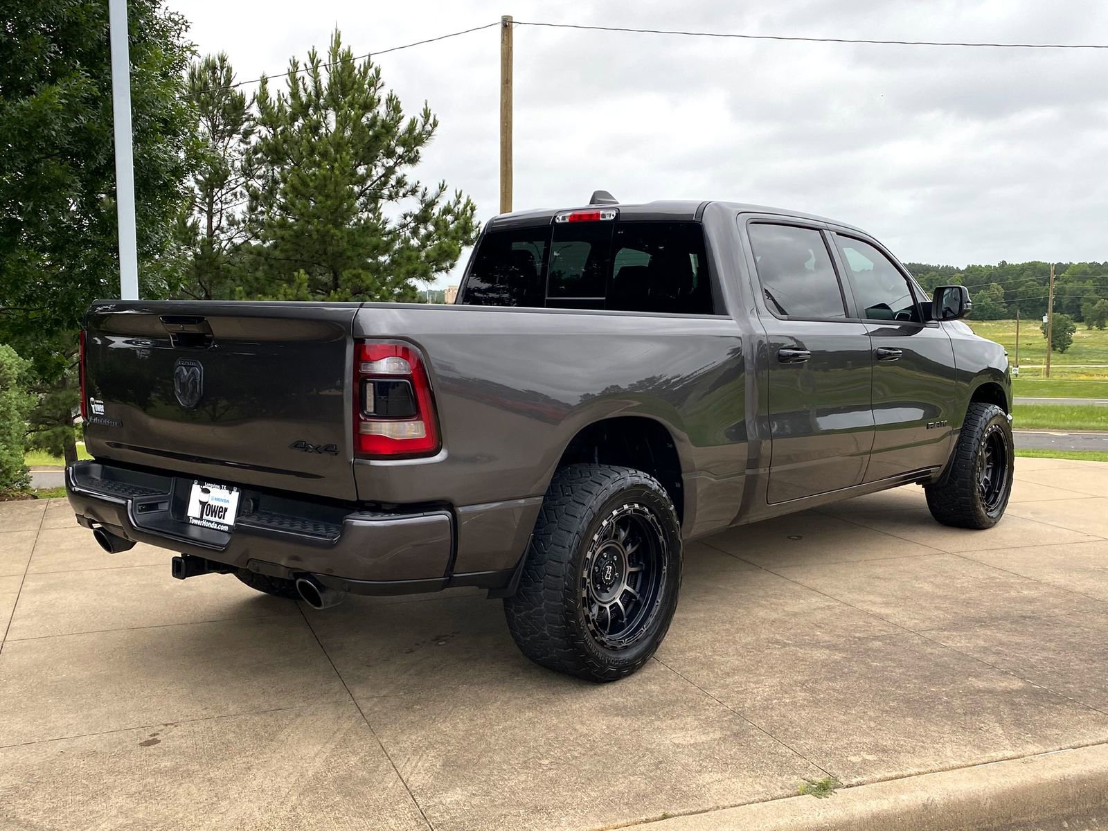 Used 2024 RAM 1500 Laramie AWD/4WD image 6