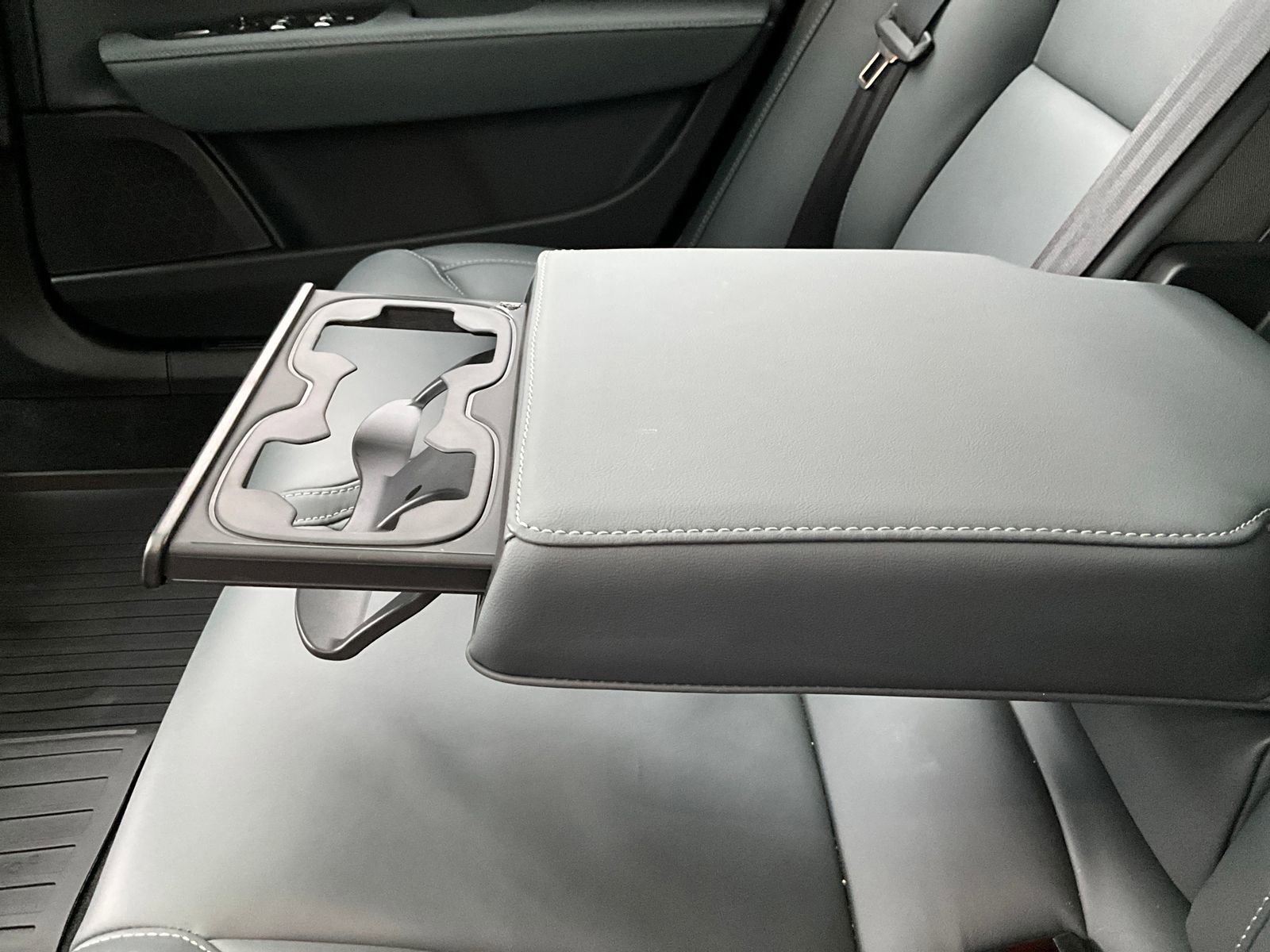 Certified 2024 Volvo S90 B6 Ultimate w/ Protection Package Premier image 33