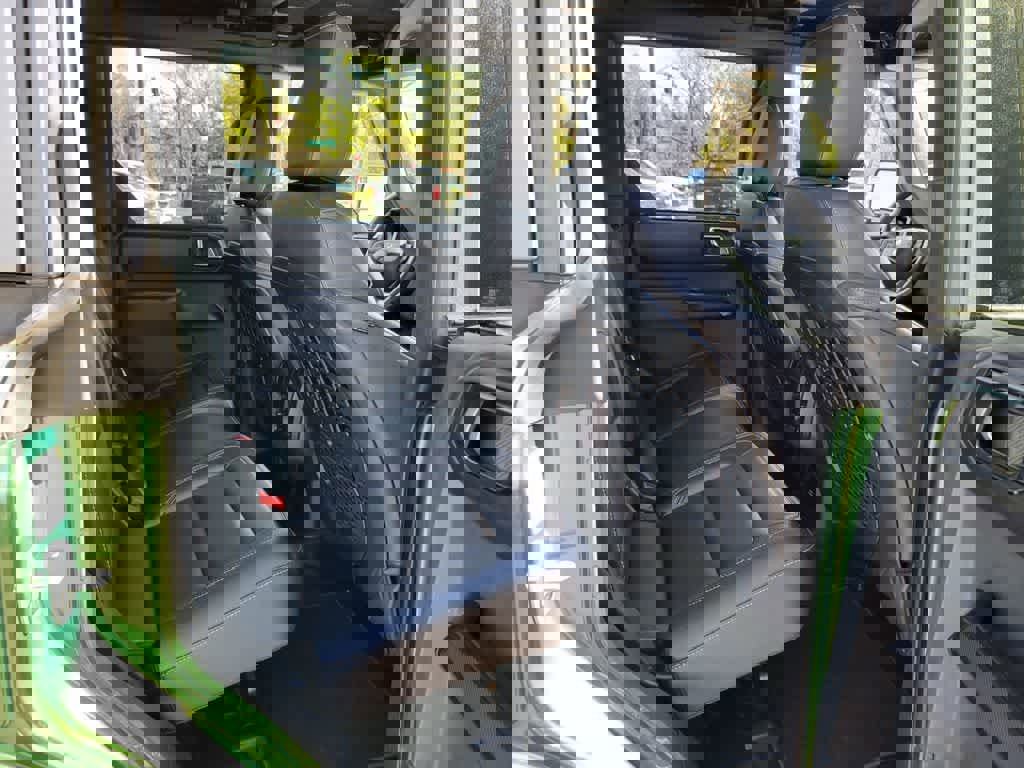 Used 2025 Ford Bronco Badlands image 15