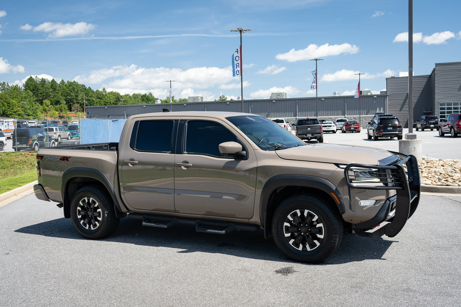 Used 2023 Nissan Frontier PRO-4X w/ Pro Convenience Package AWD/4WD image 12