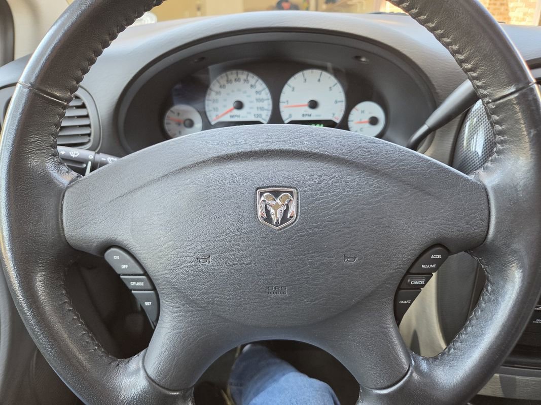 Used 2005 Dodge Grand Caravan SXT w/ Leather Interior Group FWD image 37