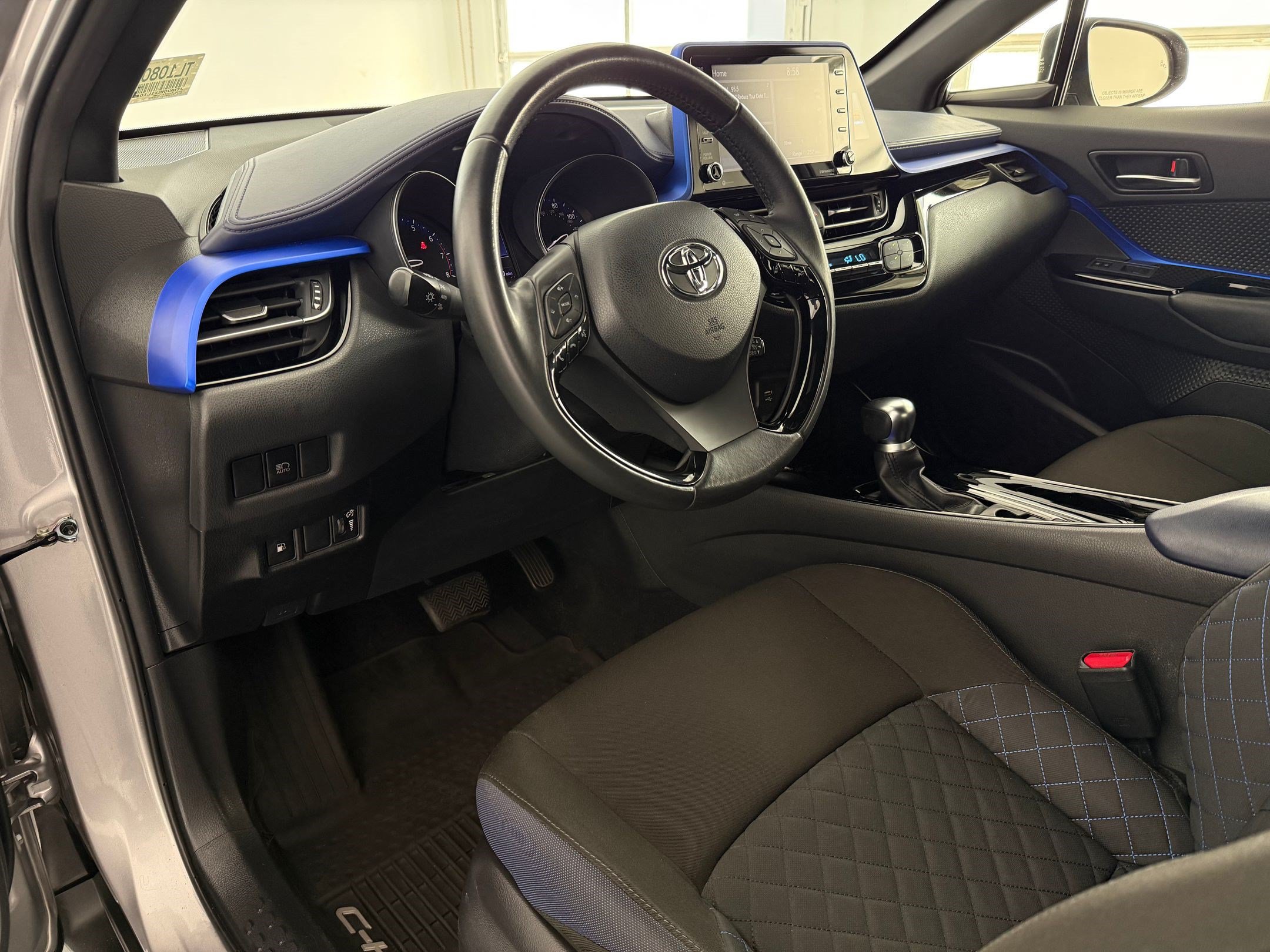 Used 2020 Toyota C-HR XLE FWD image 4