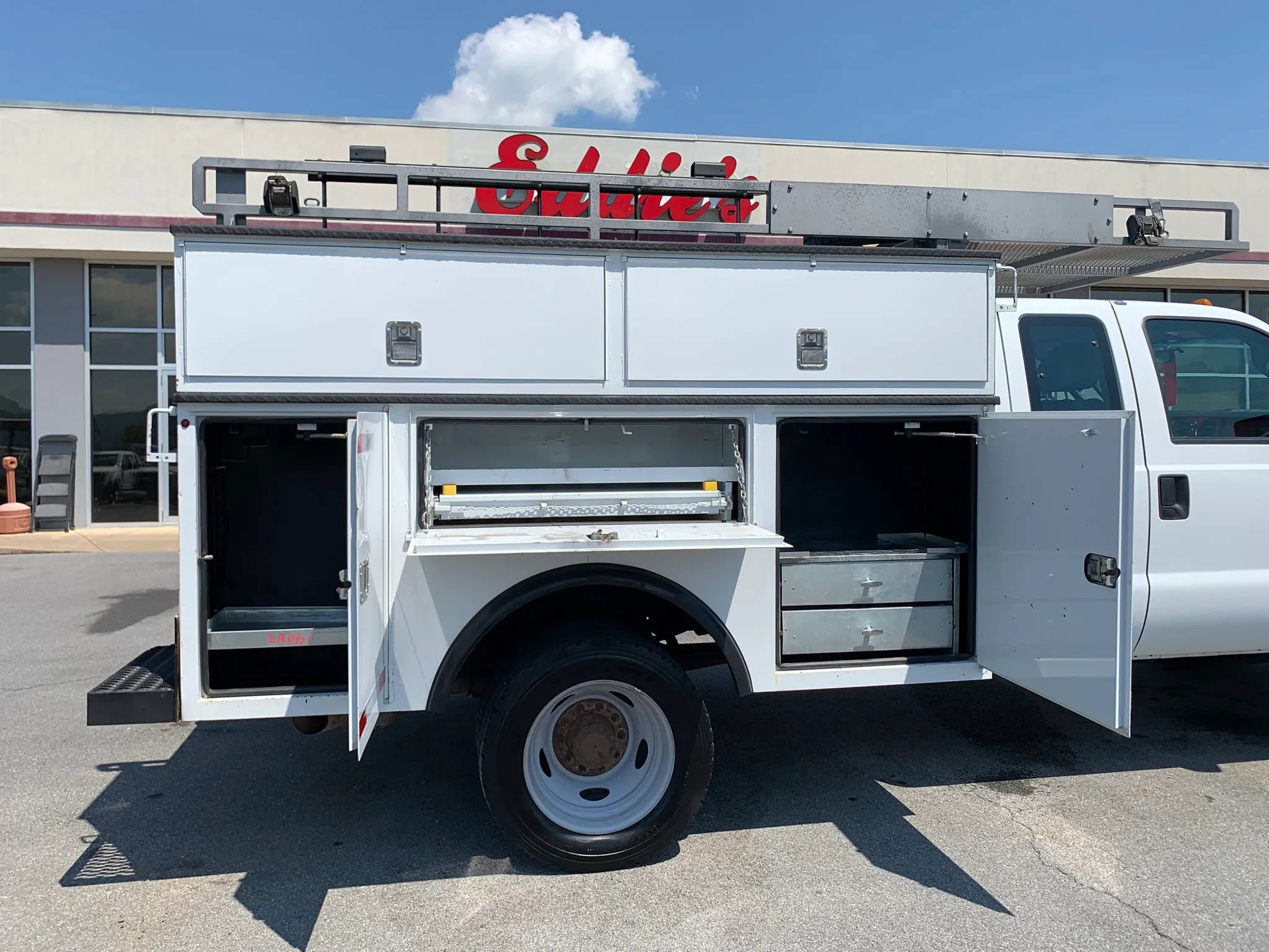 Used 2011 Ford F550 4x4 SuperCab Super Duty w/ PWR Equipment Group image 32
