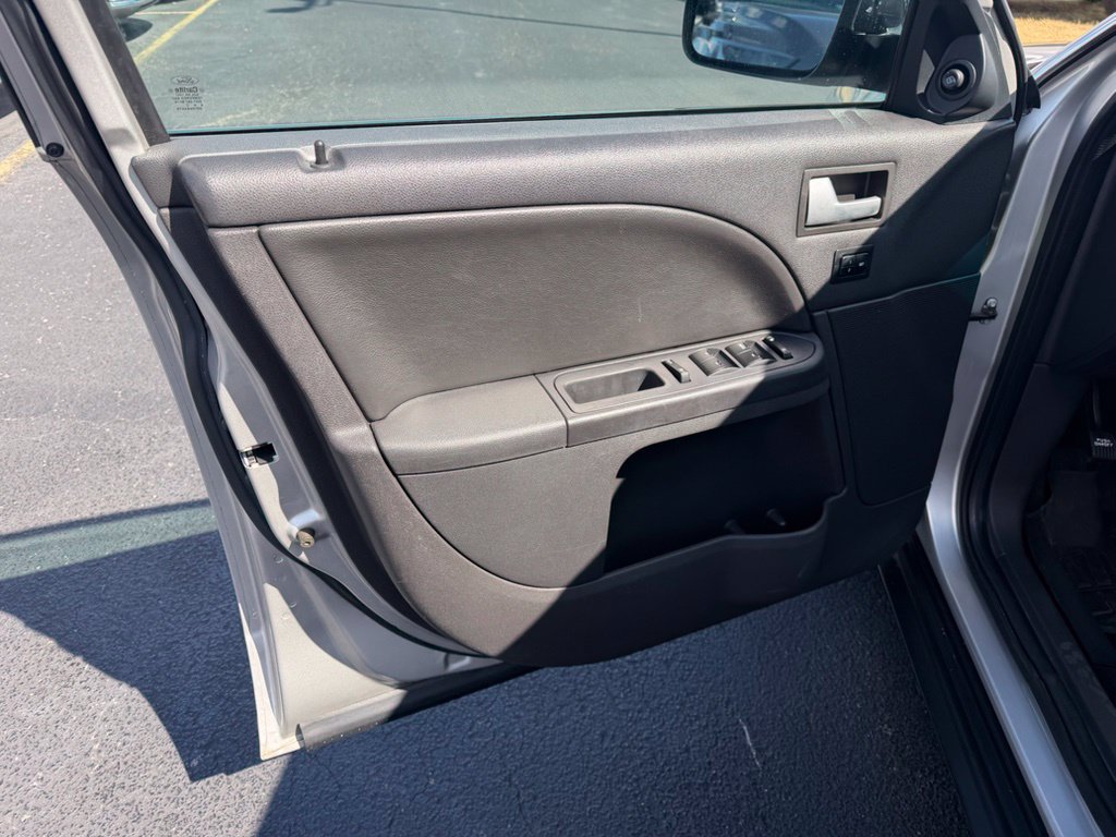 Used 2007 Ford Five Hundred Limited FWD image 9