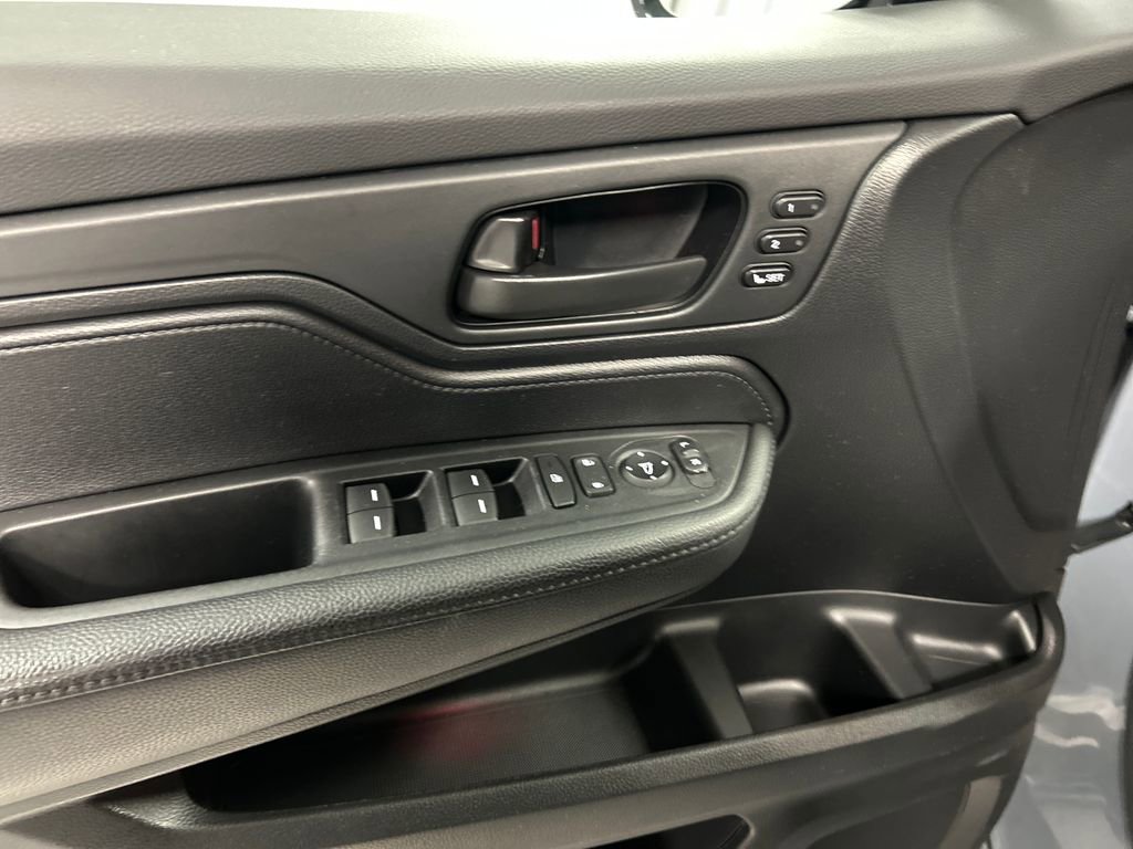 Used 2024 Honda Odyssey Sport image 12