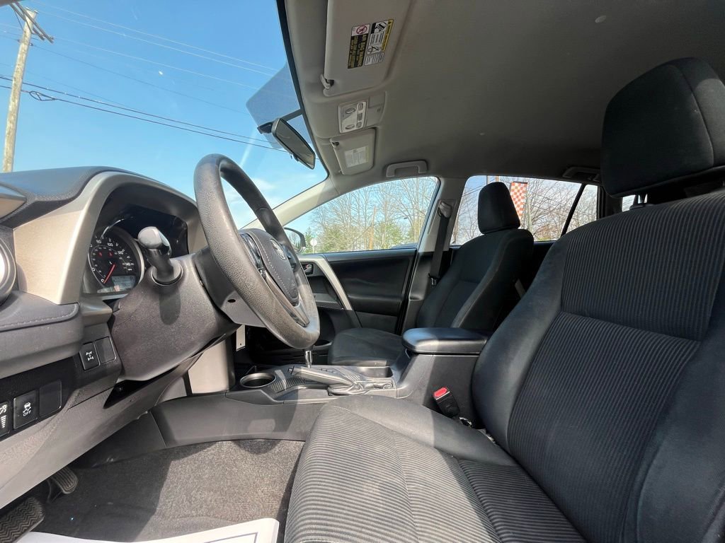 Used 2015 Toyota RAV4 LE AWD/4WD image 16