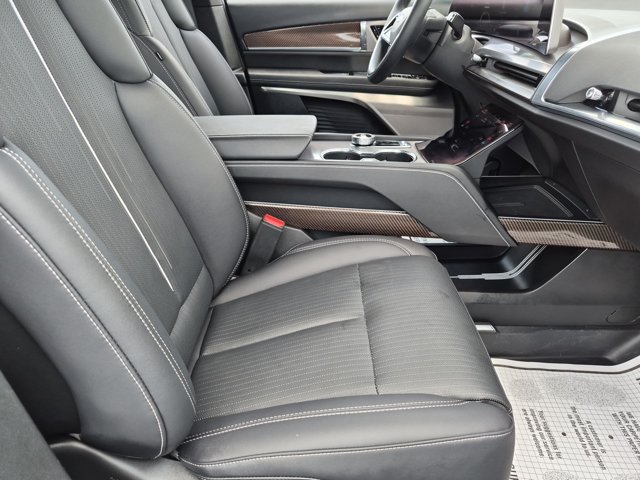 Used 2026 Cadillac Vistiq Sport w/ LPO, Floor Liner Package AWD/4WD image 19