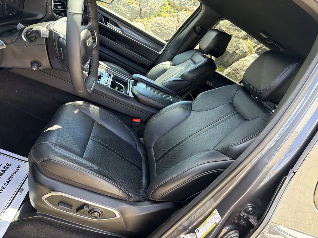 Used 2024 Jeep Wagoneer Series II w/ Flexible Seating Group AWD/4WD image 16