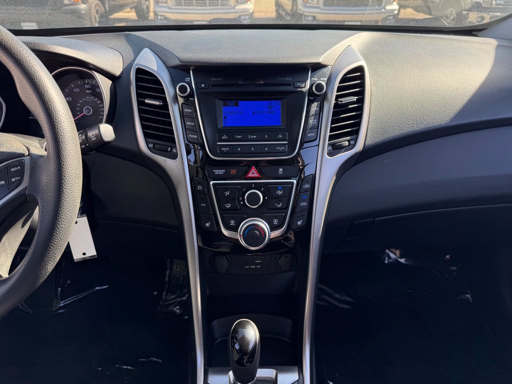 Used 2016 Hyundai Elantra GT FWD image 2