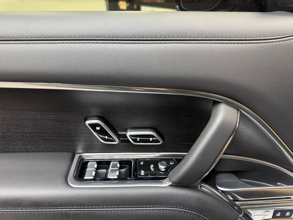 Used 2025 Land Rover Range Rover Long Wheelbase Autobiography AWD/4WD image 30
