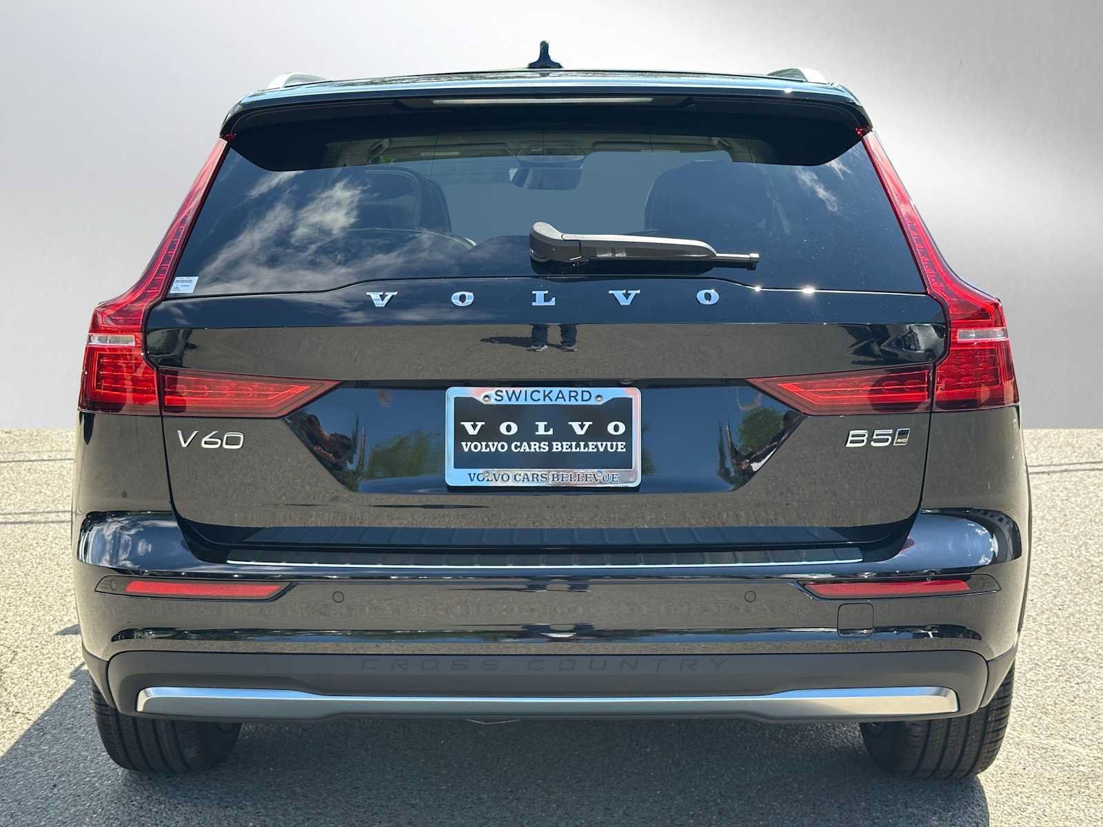 New 2026 Volvo V60 B5 Cross Country Plus w/ Protection Package Premier AWD/4WD image 4