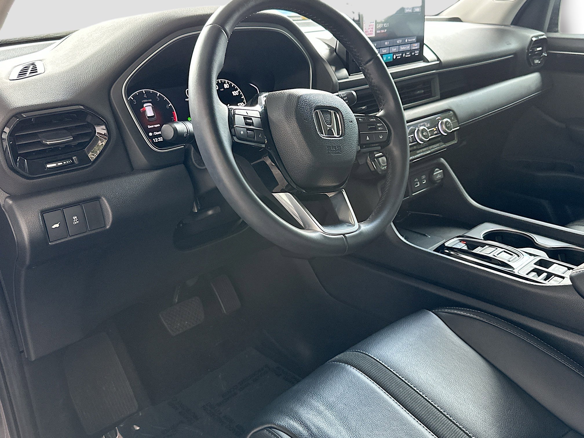 Used 2023 Honda Pilot Touring image 9