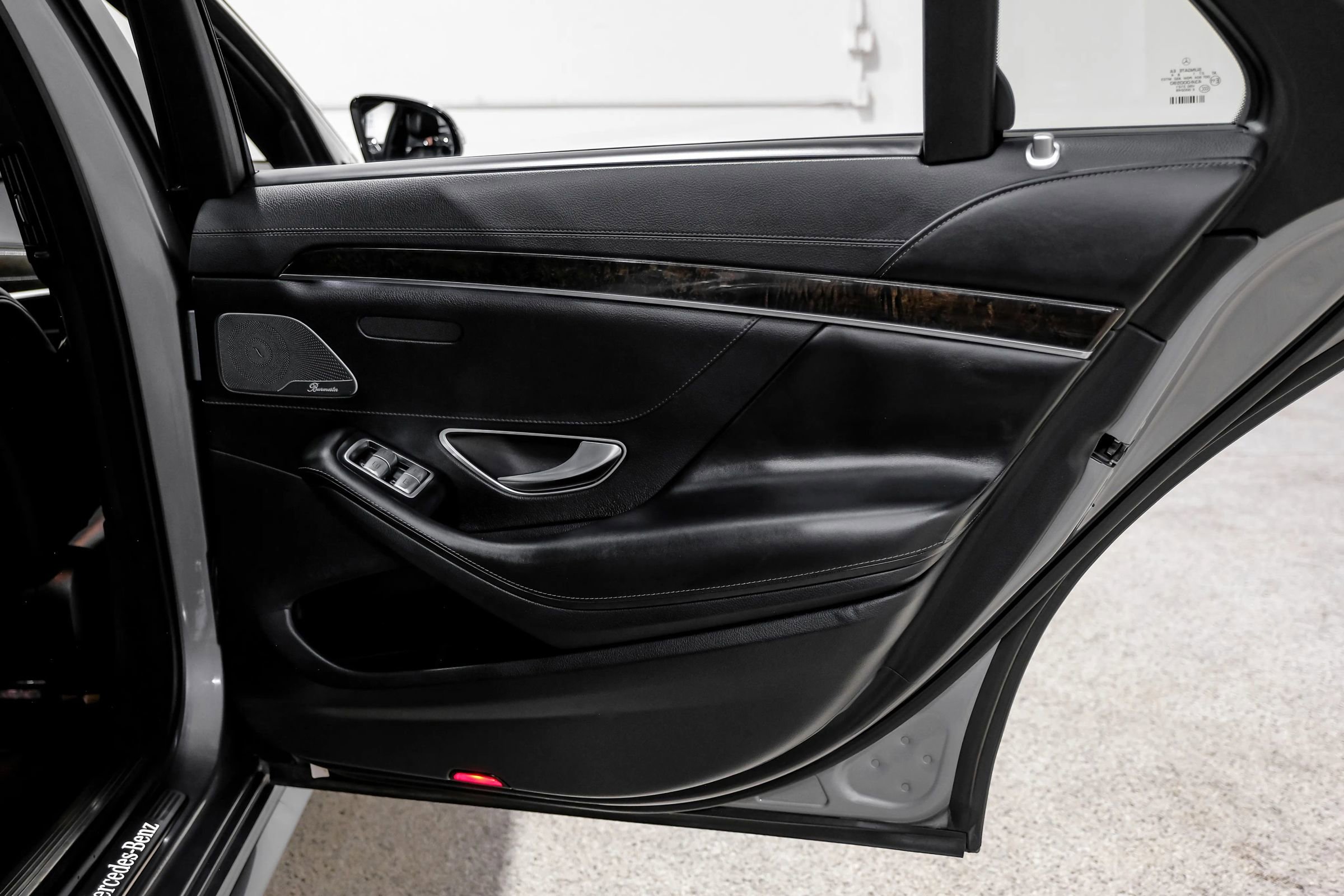 Used 2015 Mercedes-Benz S 550 Sedan w/ Sport Package w/ Sport Package image 54