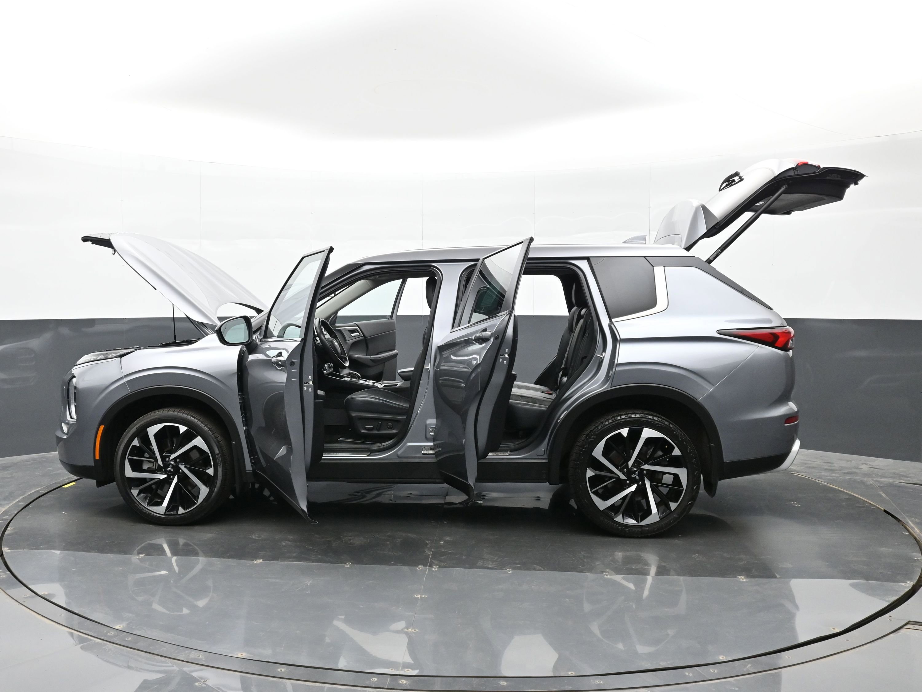 Used 2023 Mitsubishi Outlander SE image 49