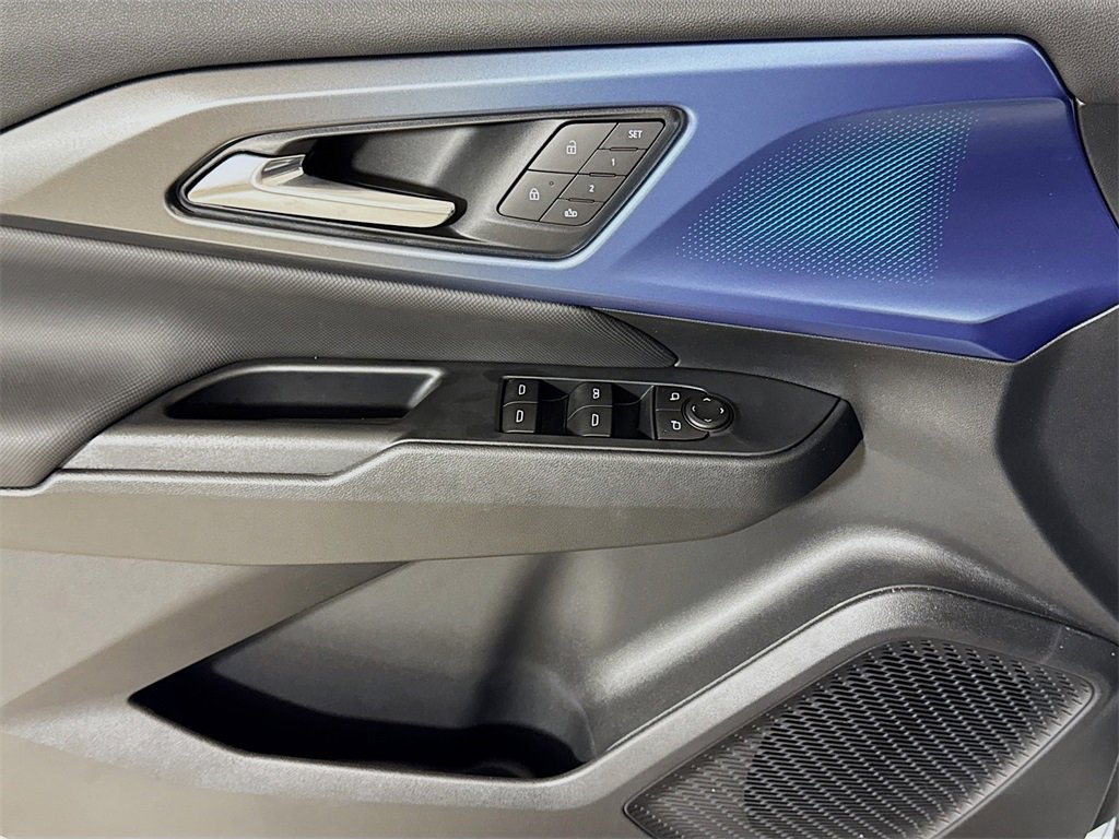 New 2025 Chevrolet Equinox EV LT w/ Convenience Package II image 16