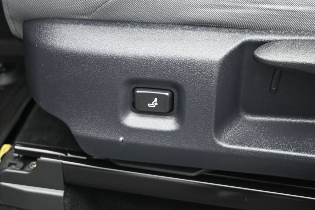 Used 2025 Toyota Tacoma SR5 AWD/4WD image 9