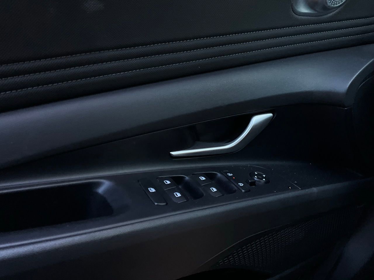 Used 2025 Hyundai Elantra Limited image 22