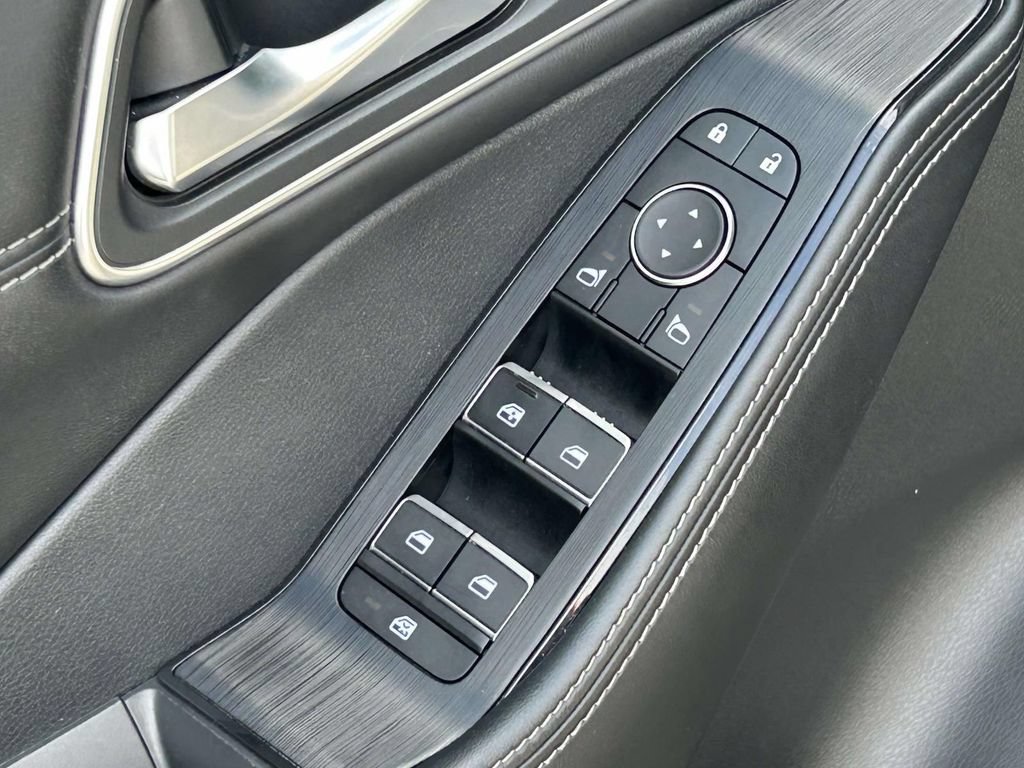 Used 2023 Nissan Rogue Platinum w/ Platinum Premium Package FWD image 16