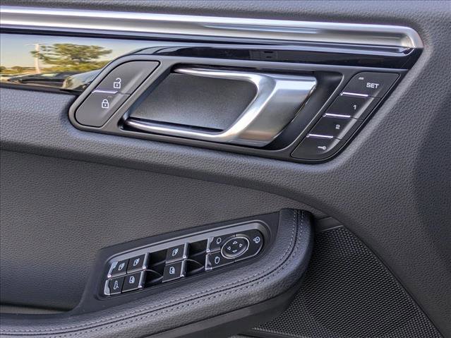 Certified 2025 Porsche Macan image 6