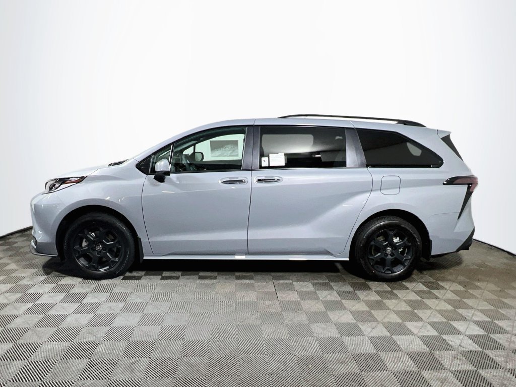 New 2026 Toyota Sienna XLE Woodland Edition AWD/4WD image 4