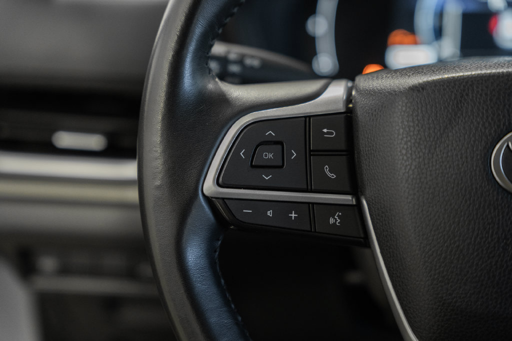 Used 2025 Toyota Grand Highlander AWD image 27
