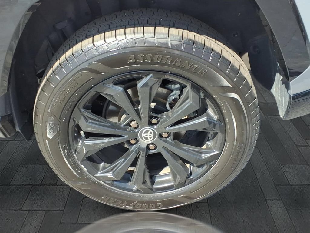 Used 2023 Toyota RAV4 XSE AWD/4WD image 12