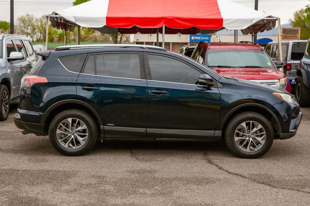 Used 2018 Toyota RAV4 LE image 4