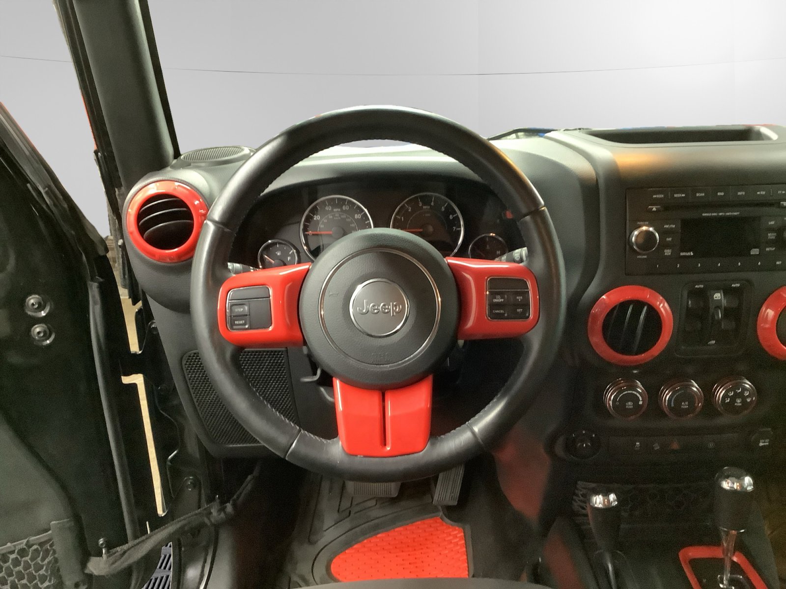 Used 2018 Jeep Wrangler Unlimited Sahara image 12