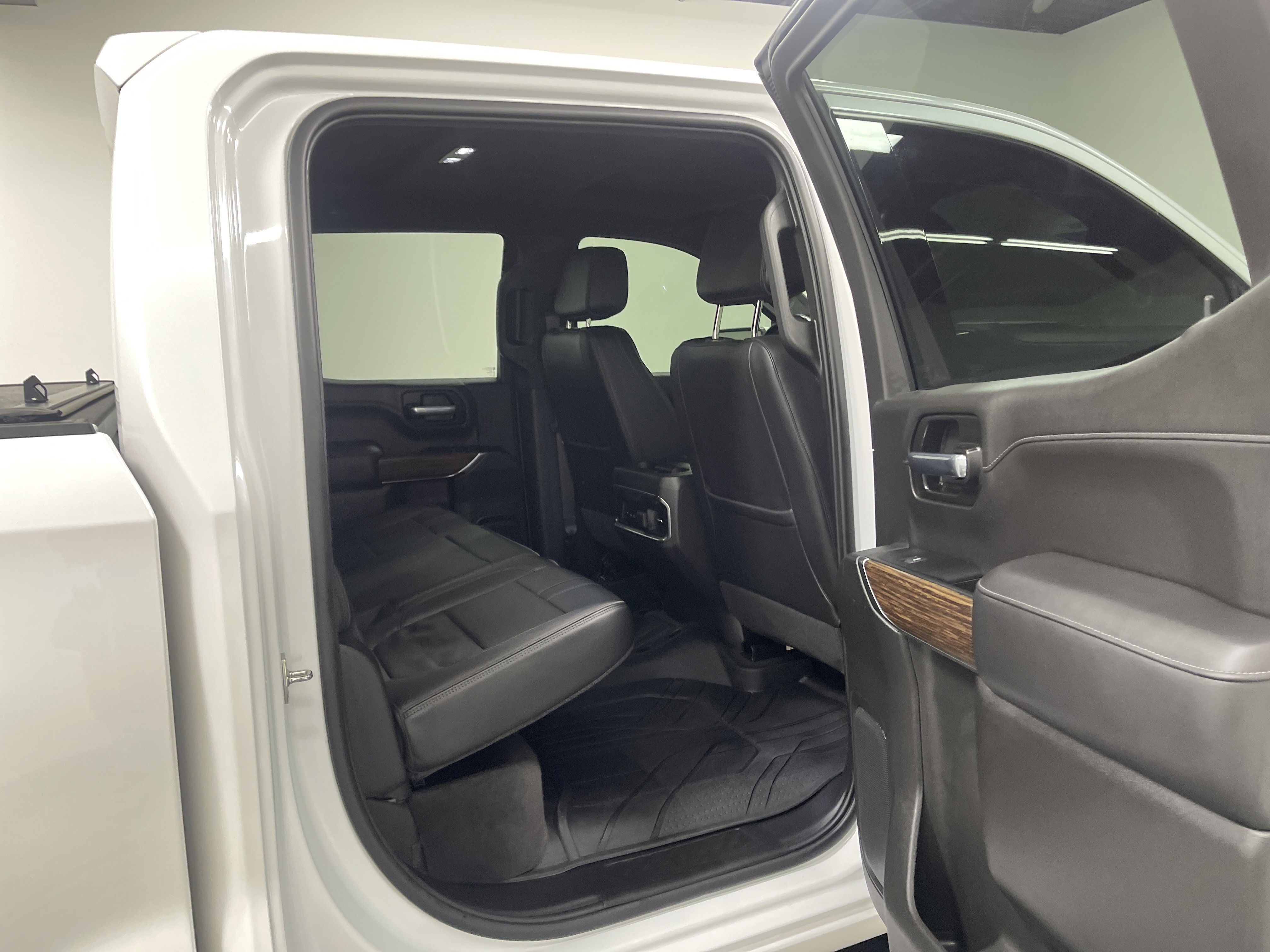 Used 2022 Chevrolet Silverado 1500 High Country AWD/4WD image 19