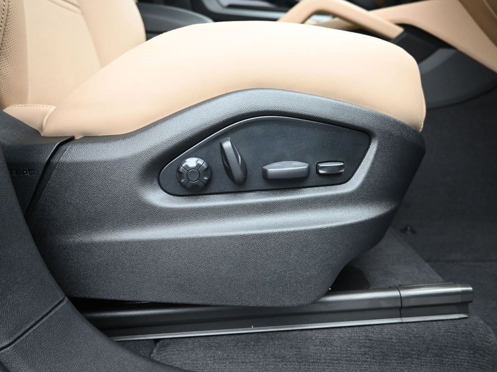 New 2025 Porsche Cayenne Coupe image 14