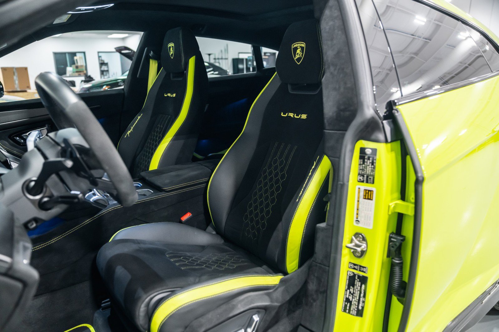 Used 2024 Lamborghini Urus Performante AWD/4WD image 11