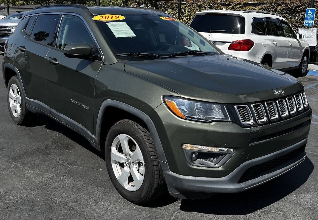 Used 2019 Jeep Compass Latitude AWD/4WD image 4