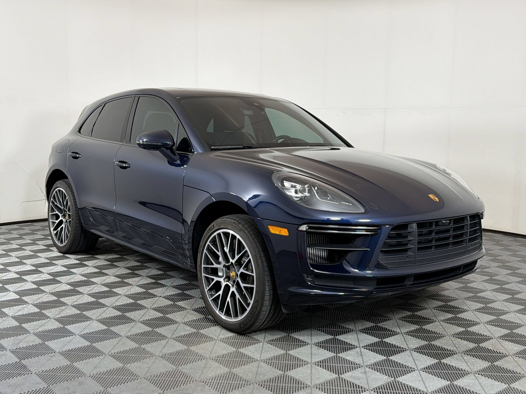 Certified 2020 Porsche Macan Turbo AWD/4WD image 8
