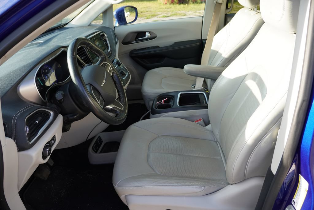 Used 2021 Chrysler Pacifica Touring-L w/ Uconnect Theater Family Group AWD/4WD image 5