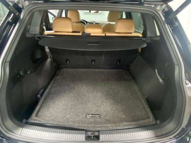 Used 2022 Volkswagen Tiguan SE AWD/4WD image 9