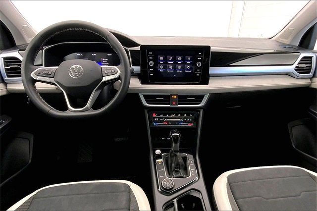 Certified 2025 Volkswagen Taos SE w/ Panoramic Sunroof Package image 15