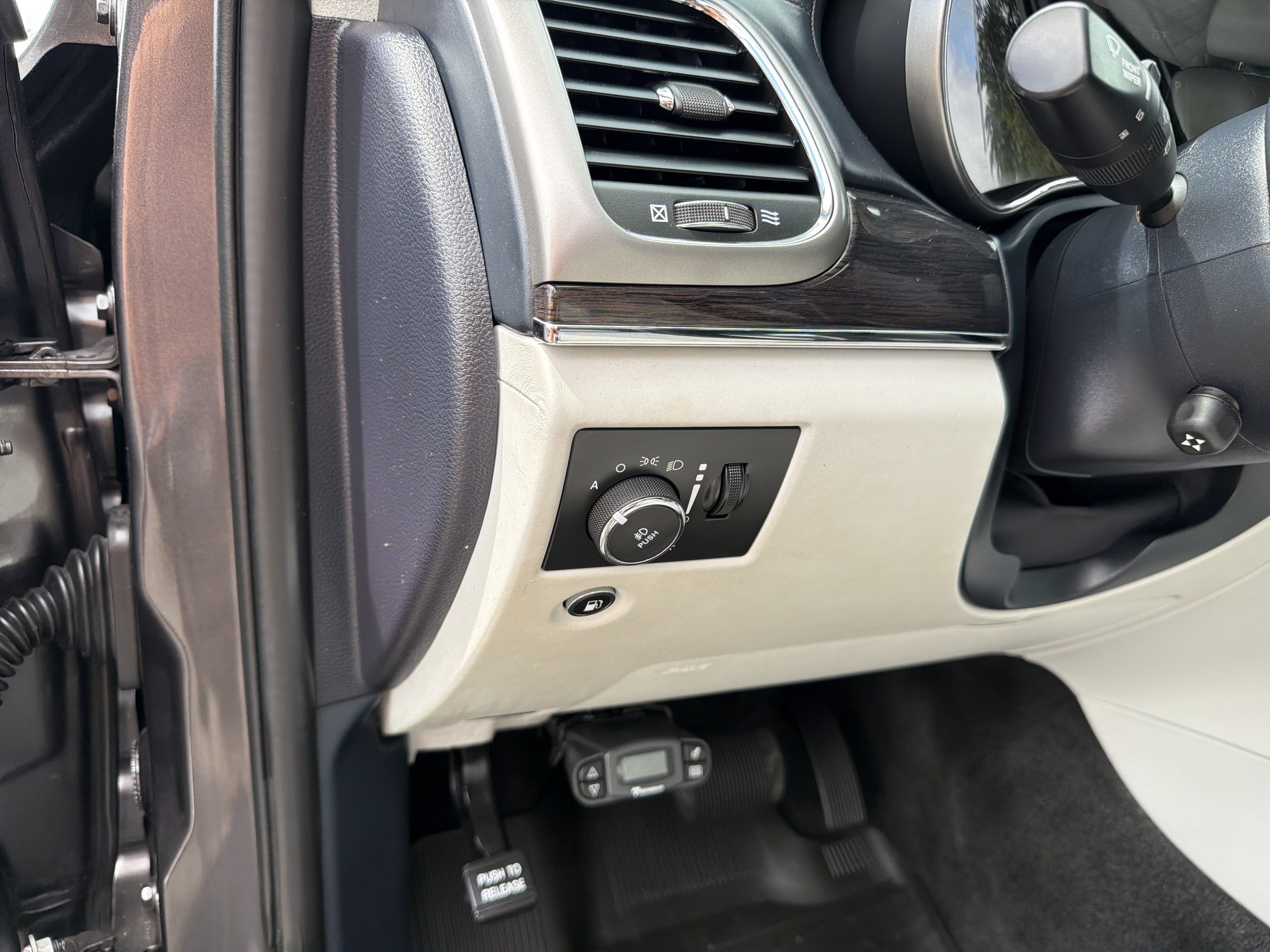 Used 2017 Jeep Grand Cherokee Summit AWD/4WD image 16