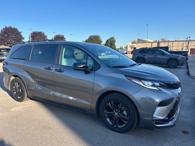 Used 2026 Toyota Sienna XSE AWD/4WD image 3