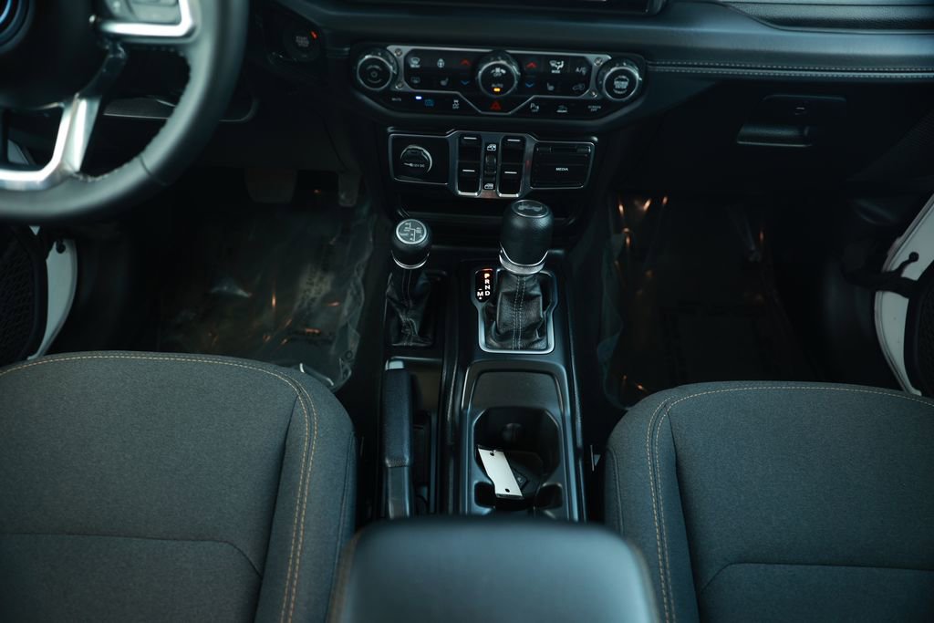 Used 2025 Jeep Wrangler Unlimited Sahara w/ Safety Group image 30