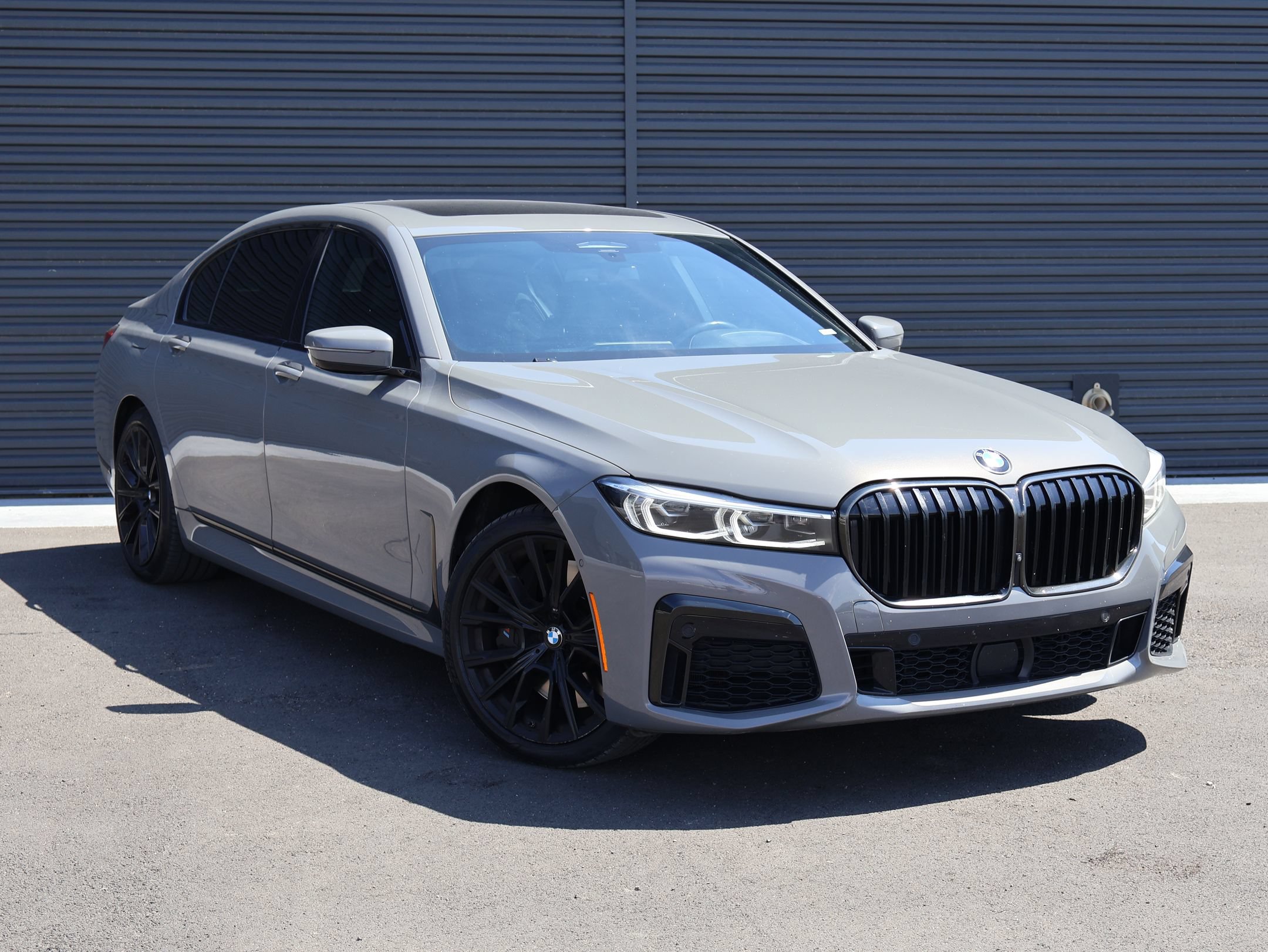 Used 2022 BMW 750i xDrive w/ Autobahn Package AWD/4WD image 3