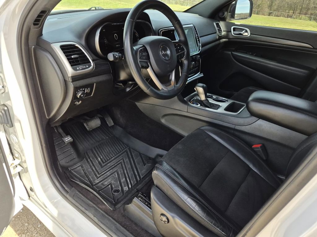Used 2019 Jeep Grand Cherokee Altitude RWD image 11