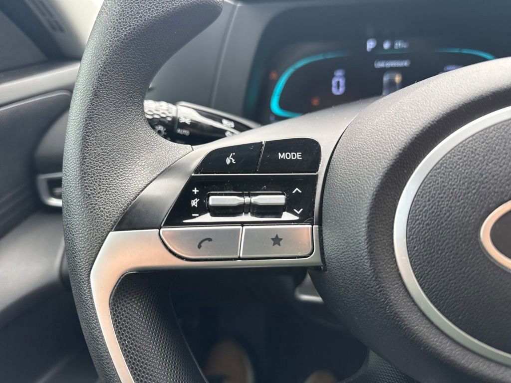 Used 2025 Hyundai Elantra SE image 15