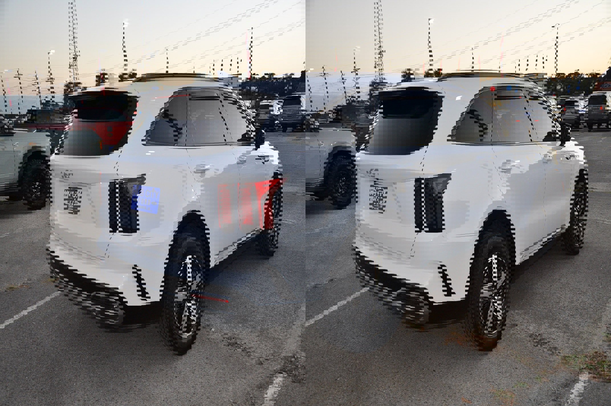 Used 2023 Kia Sorento S w/ Panoramic Sunroof Package image 5