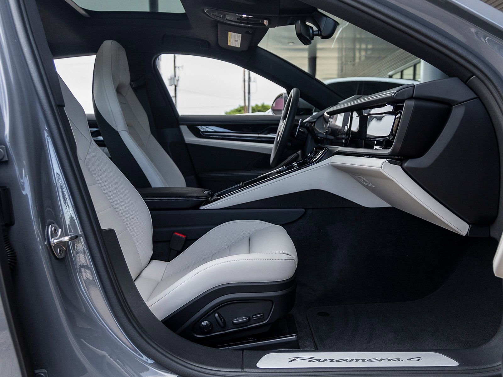 Certified 2025 Porsche Panamera 4 image 42