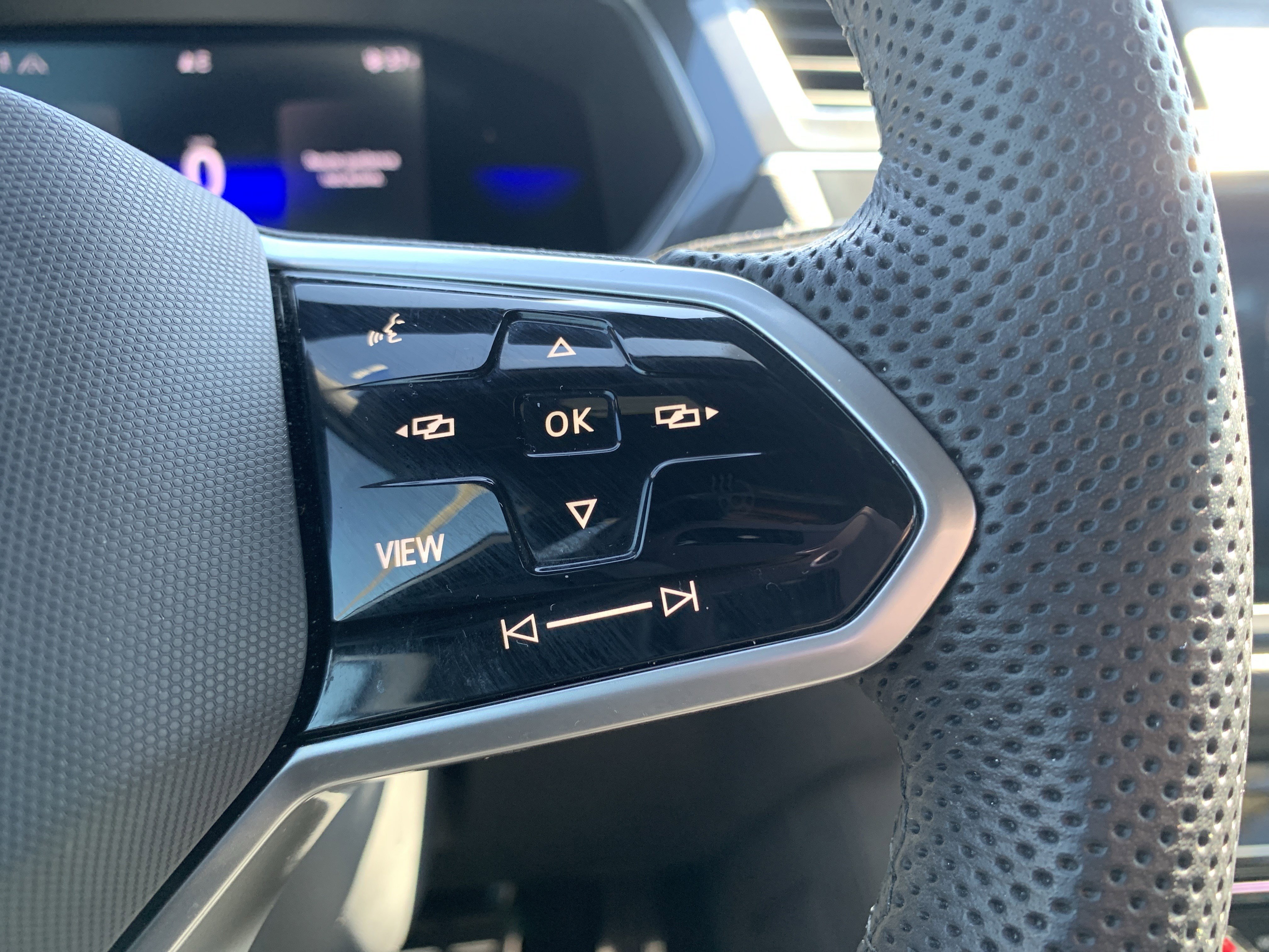 Used 2022 Volkswagen Tiguan SE R-Line image 20