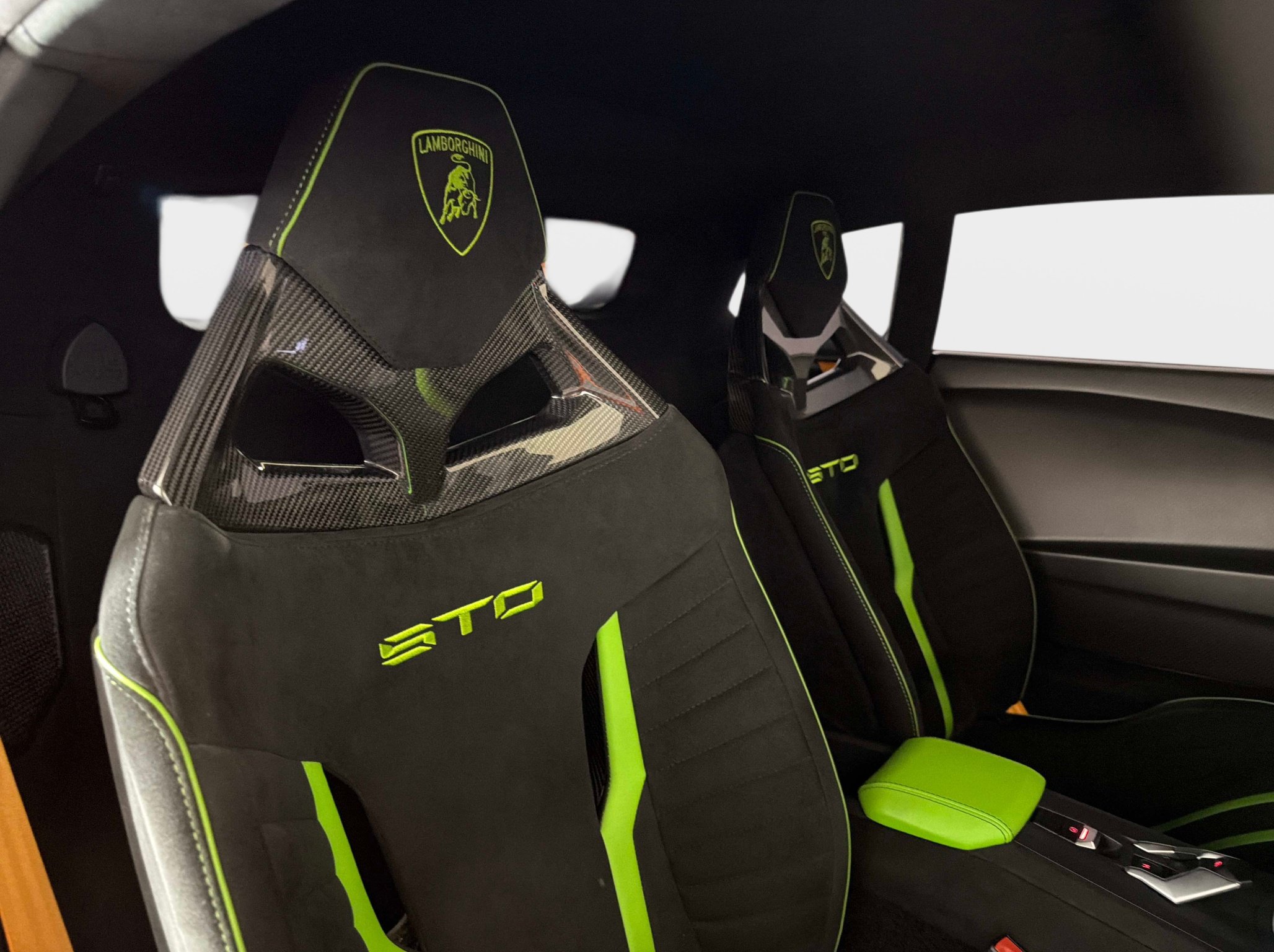 Used 2022 Lamborghini Huracan STO RWD image 28