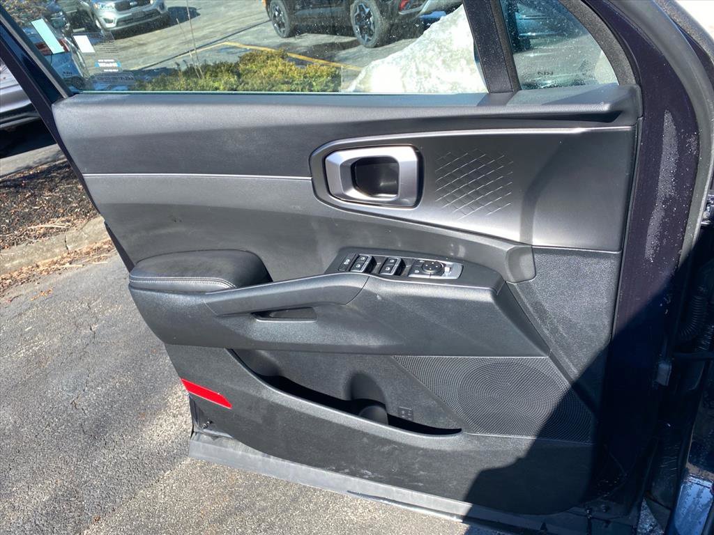 Certified 2023 Kia Sorento EX image 24