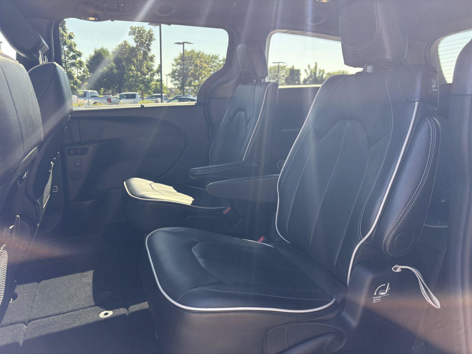 Used 2026 Chrysler Pacifica Limited FWD image 19