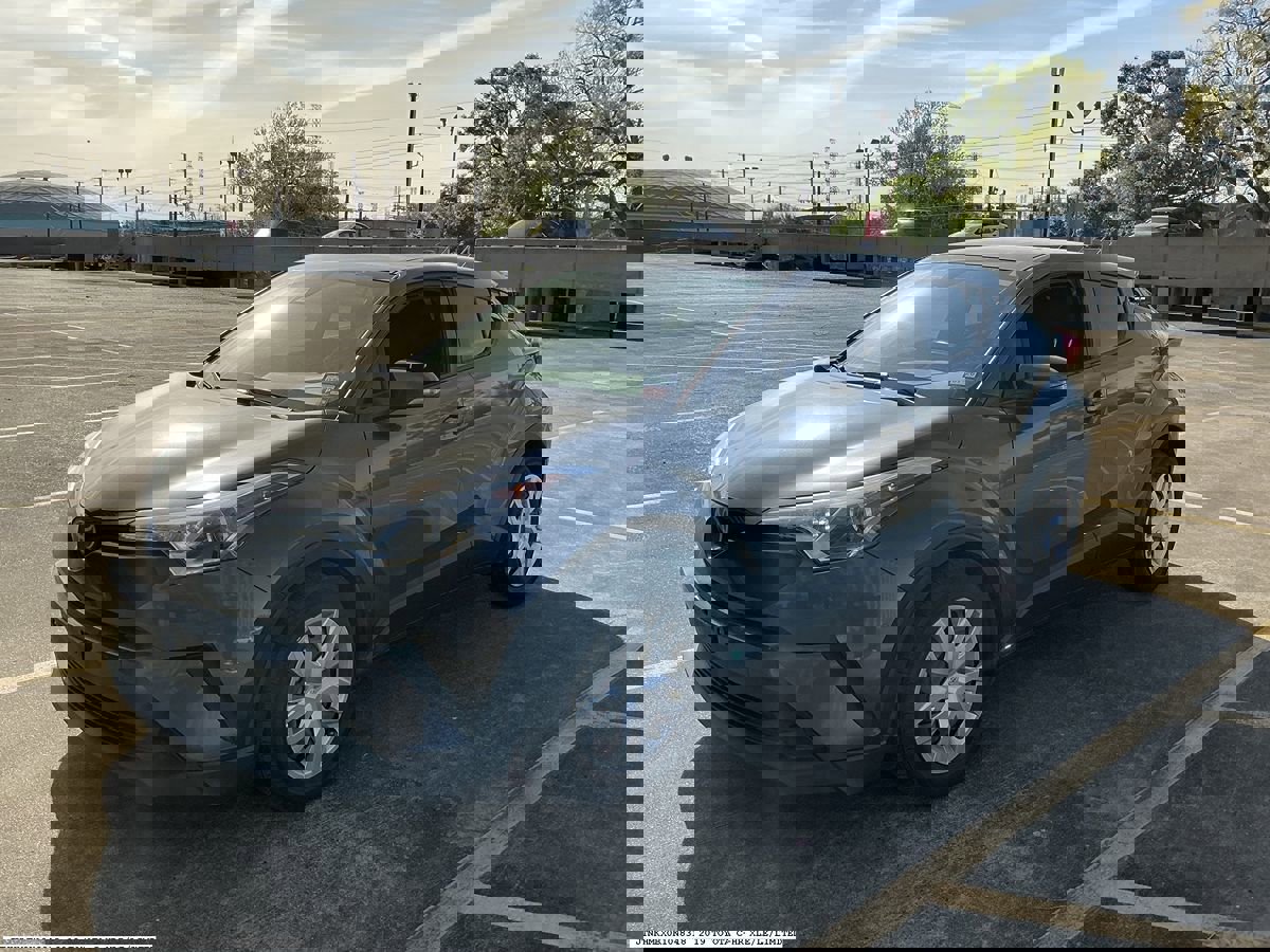 Used 2019 Toyota C-HR LE image 4