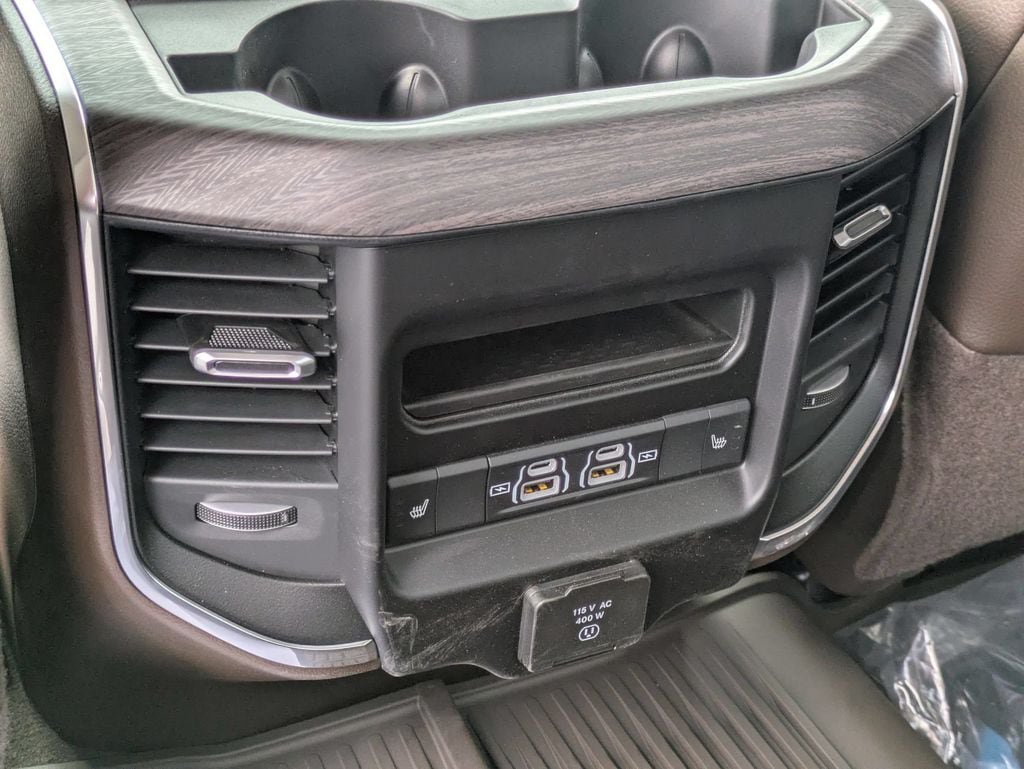 New 2026 RAM 2500 Laramie AWD/4WD image 24